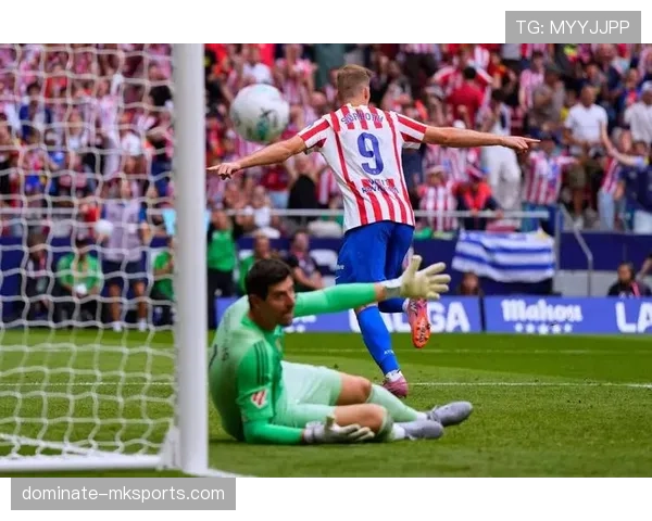 库尔图瓦33岁再迎巅峰，状态火热引足坛关注