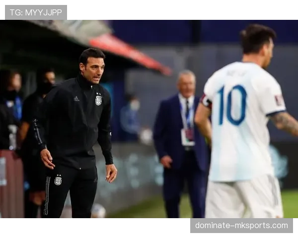 斯卡洛尼执教之道：战术灵活与团队凝聚铸就阿根廷足球新高度