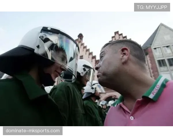 挑衅行为在足球规则中的界定与裁判判罚标准解析