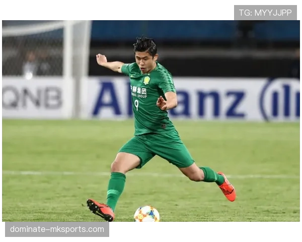 张玉宁拿个大合同，然后球场上还像邻家大哥，真让人分不清他到底哪儿来的距离感