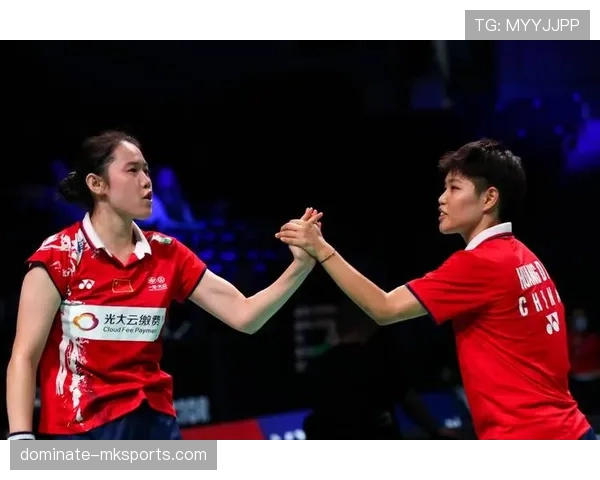 黄东萍晒家居照，那套餐具看着比我月薪还讲究